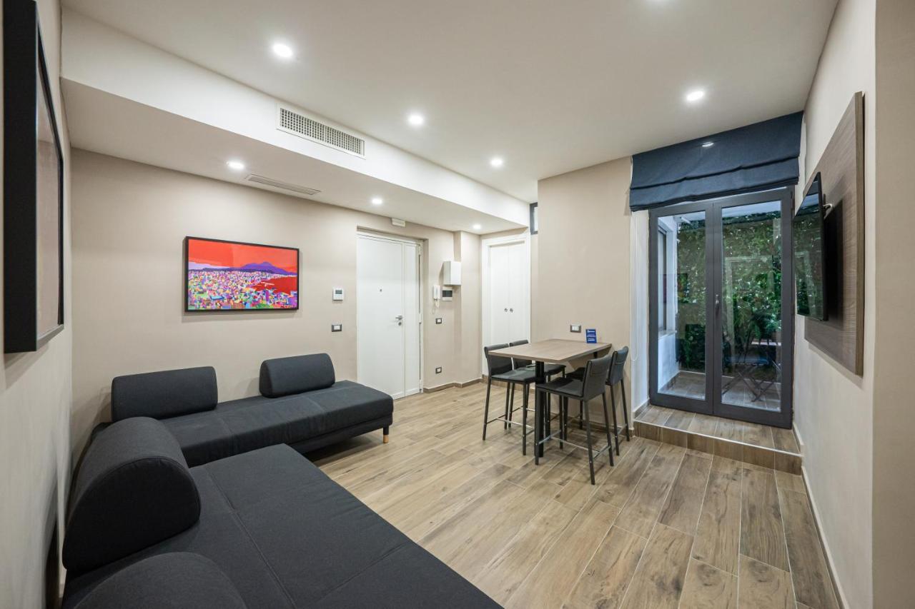 נאפולי Famalu Apartments מראה חיצוני תמונה