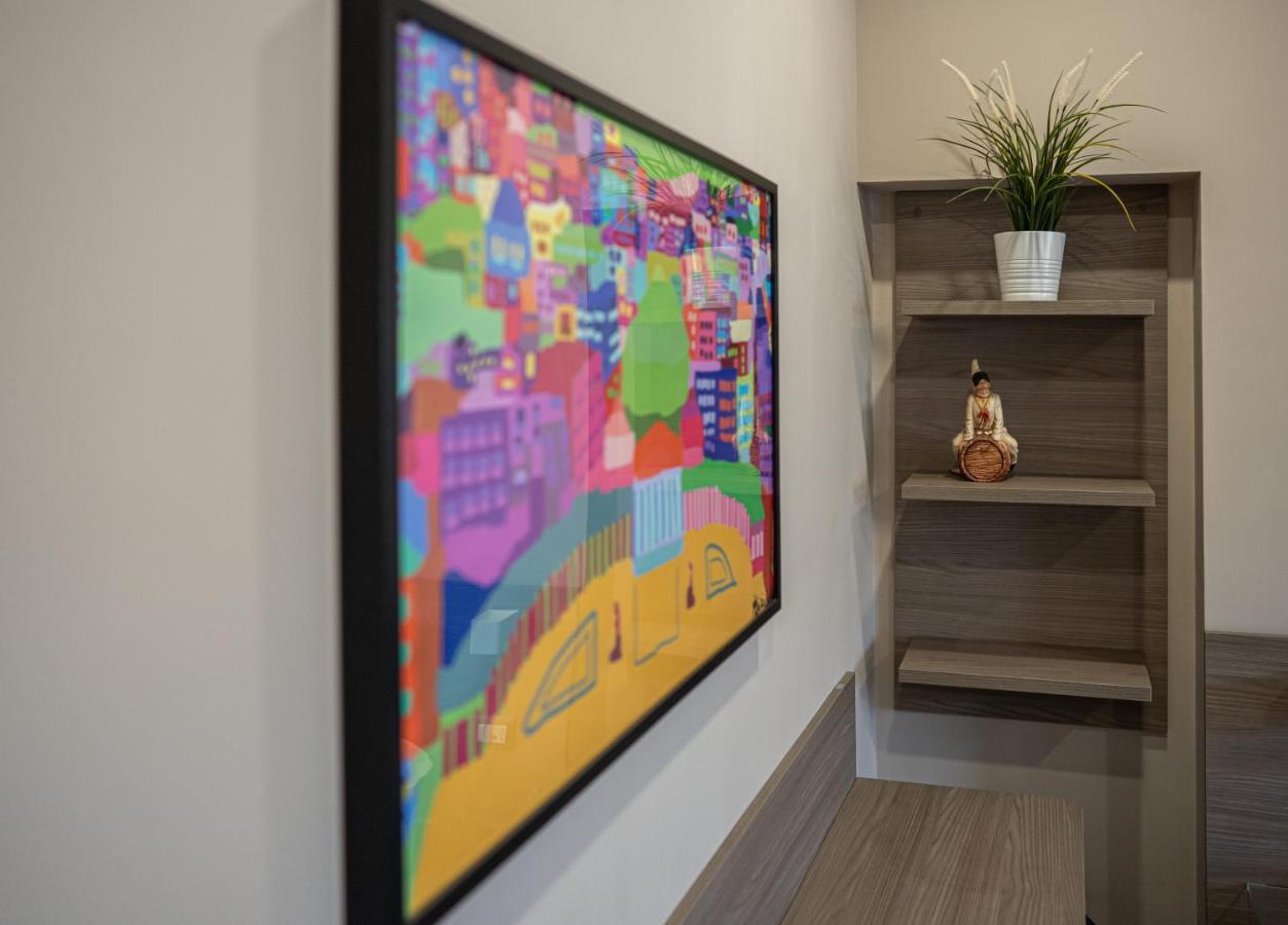 נאפולי Famalu Apartments מראה חיצוני תמונה