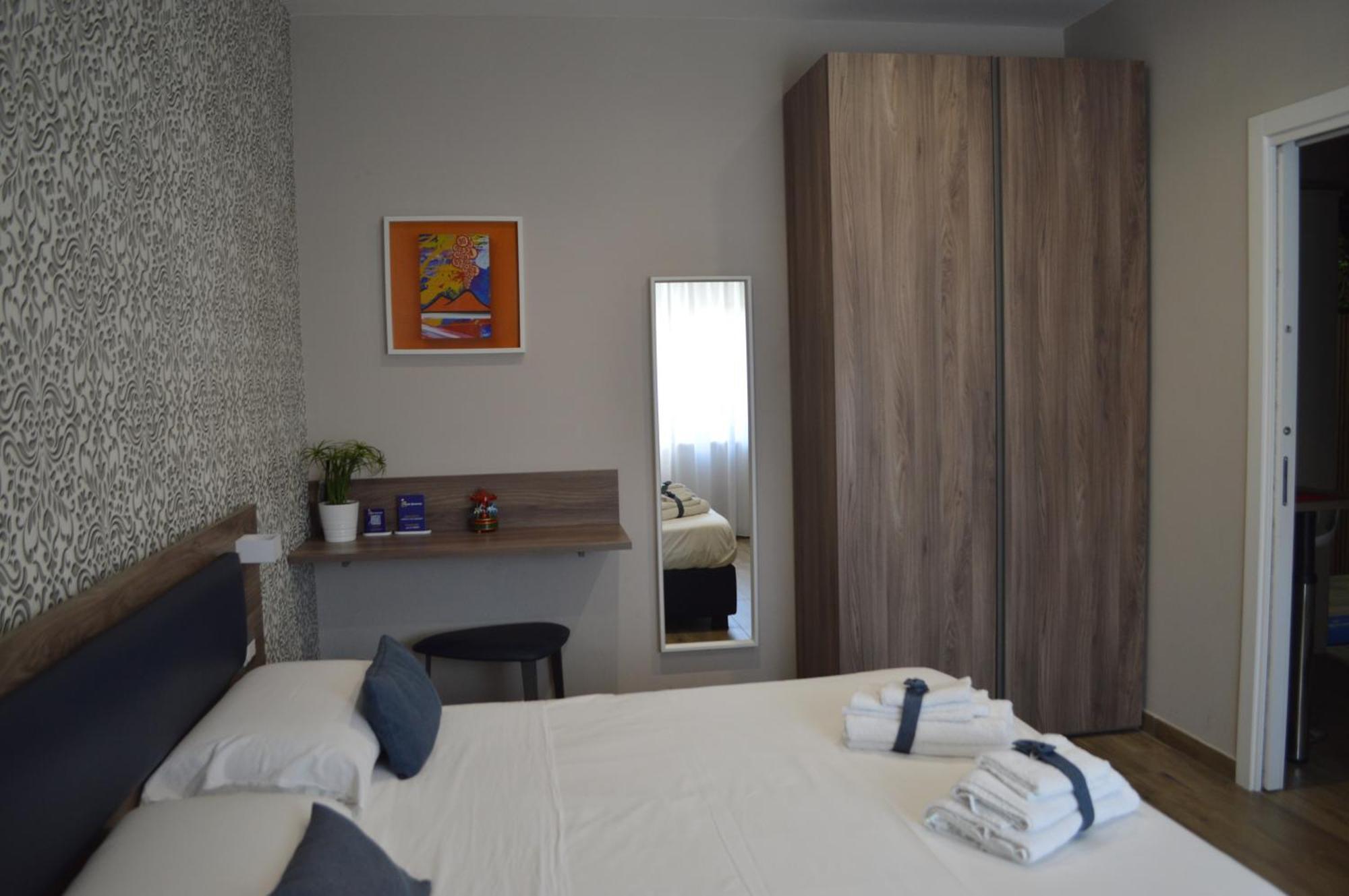 נאפולי Famalu Apartments מראה חיצוני תמונה